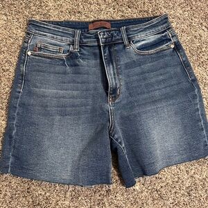 Judy Blue denim shorts. Raw edge hem. XL.